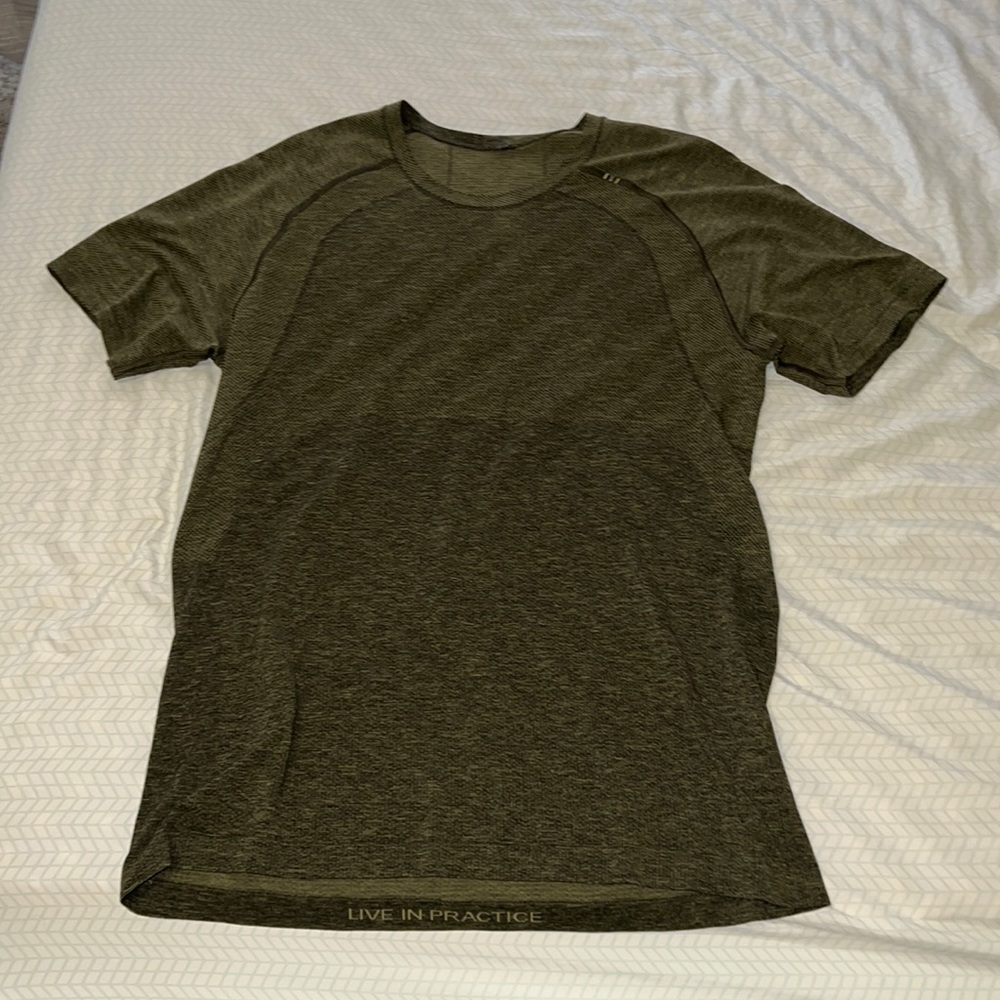 Lululemon Matal Vent T Shirt. Great condition, tag has been cut.